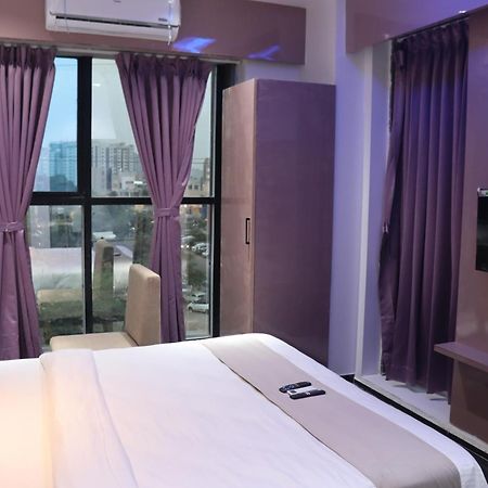 Hotel Czar Inn Surat Ngoại thất bức ảnh
