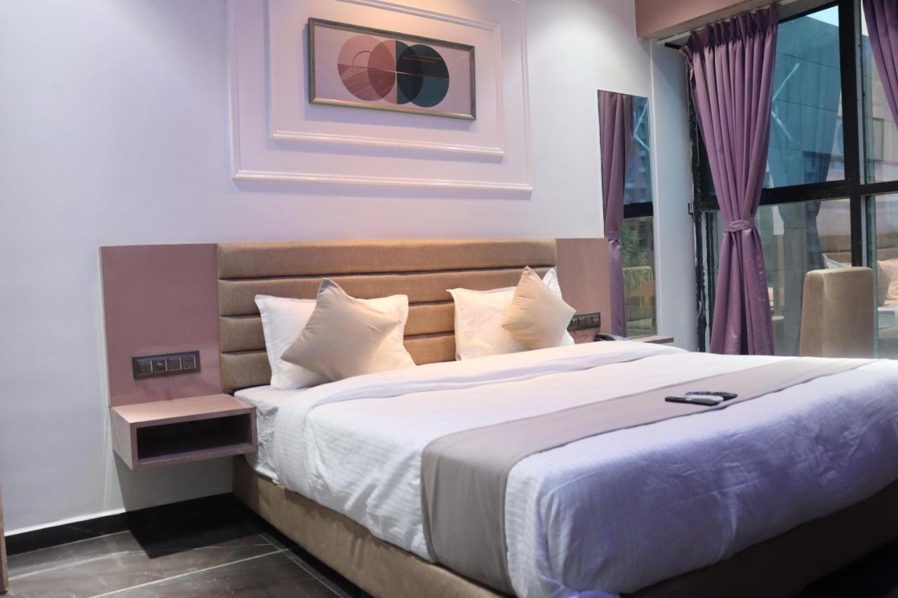 Hotel Czar Inn Surat Ngoại thất bức ảnh