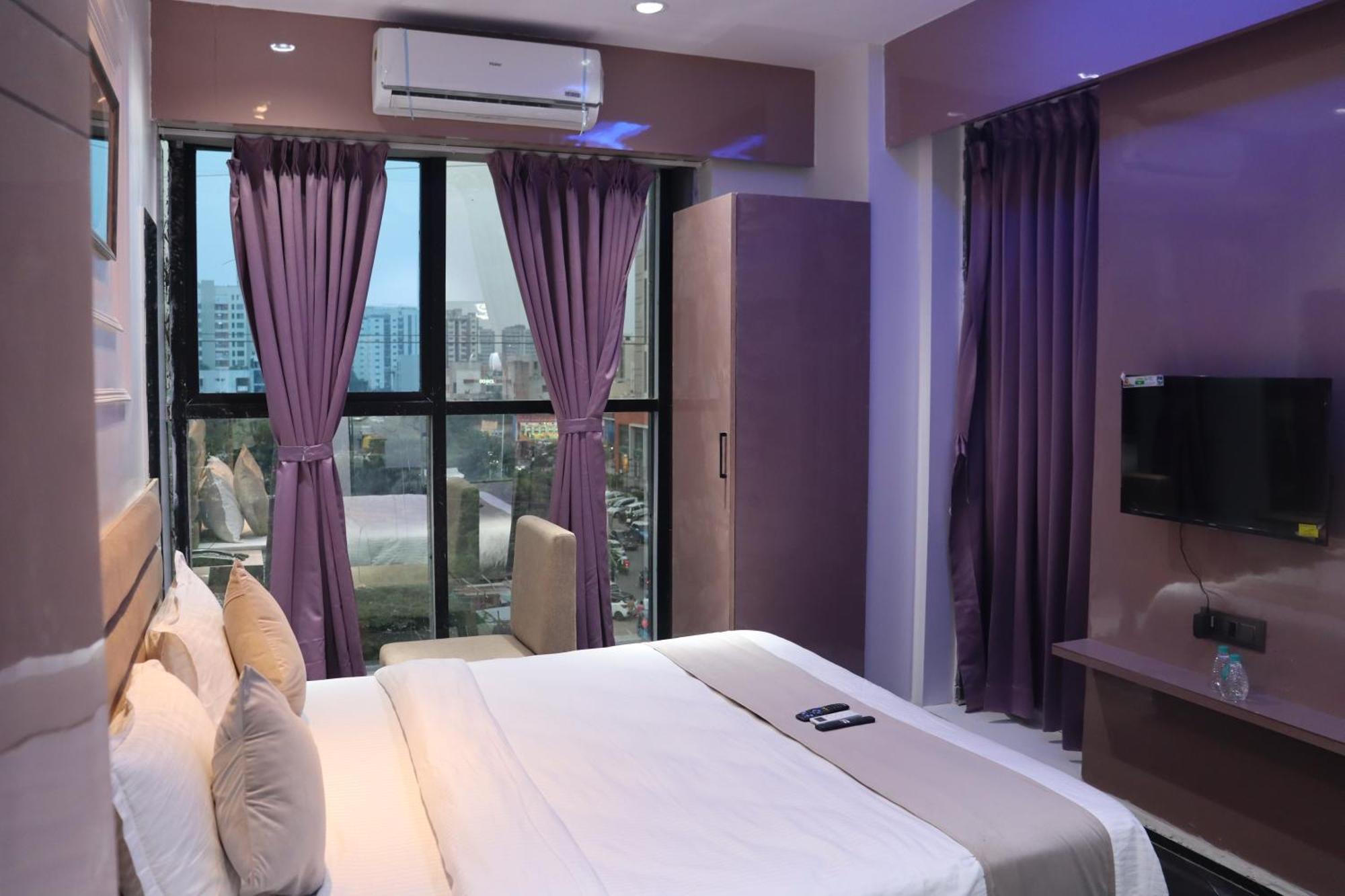 Hotel Czar Inn Surat Ngoại thất bức ảnh
