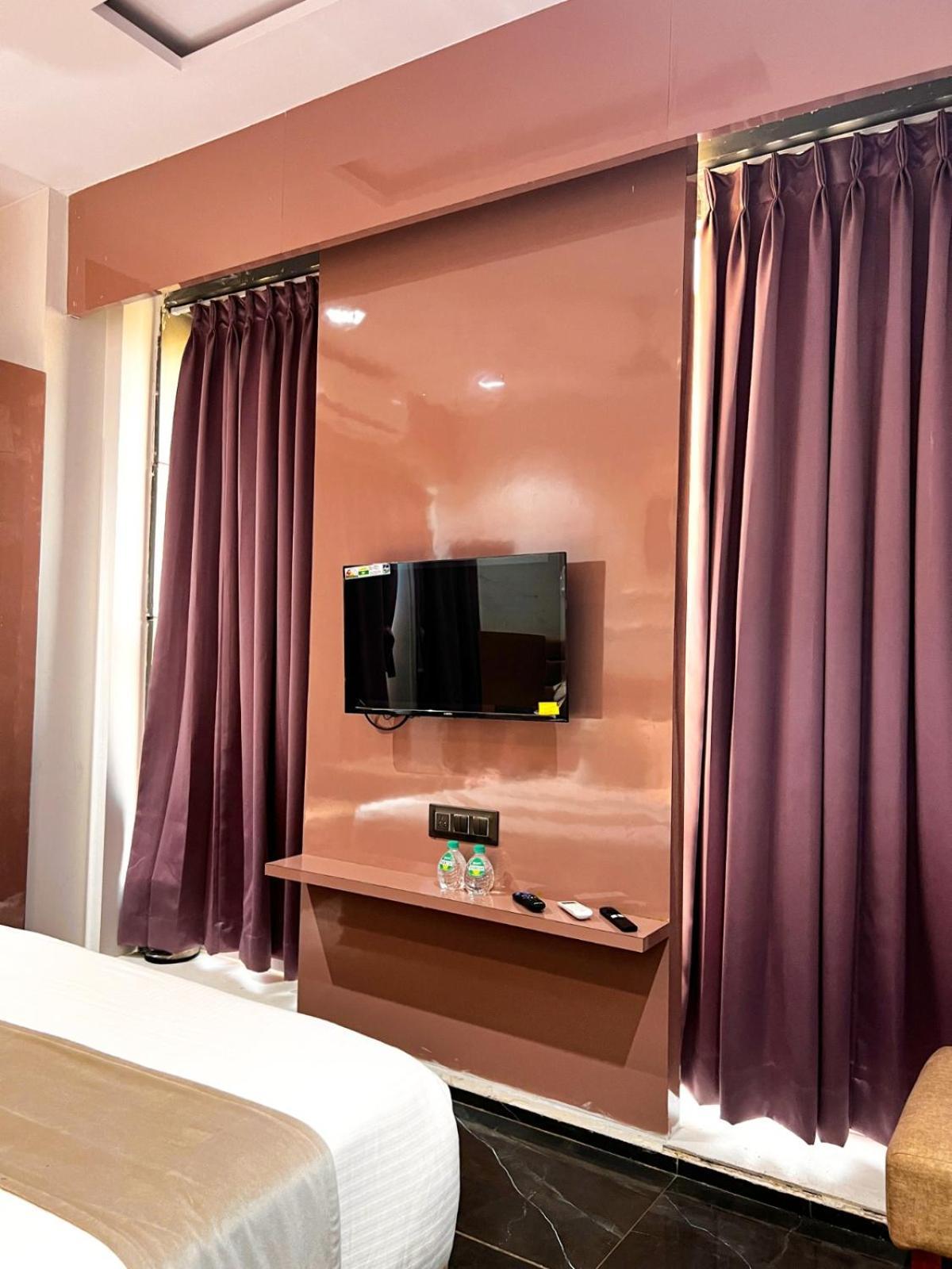 Hotel Czar Inn Surat Ngoại thất bức ảnh