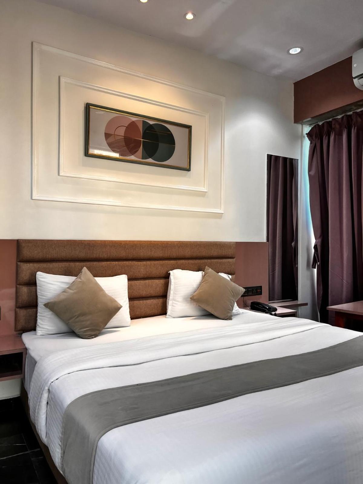 Hotel Czar Inn Surat Ngoại thất bức ảnh