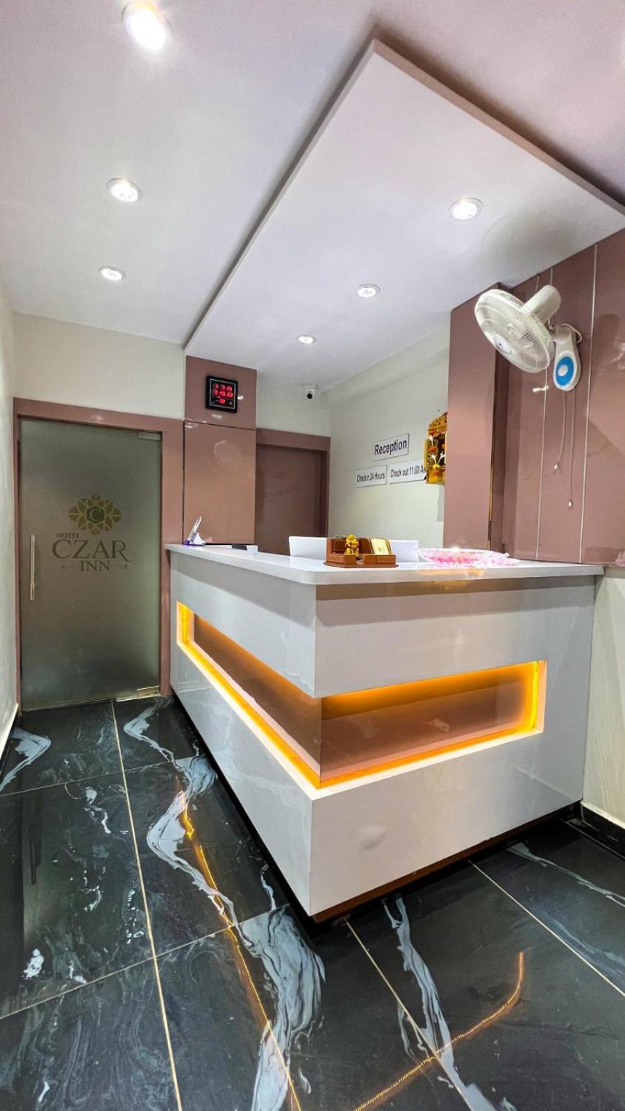 Hotel Czar Inn Surat Ngoại thất bức ảnh