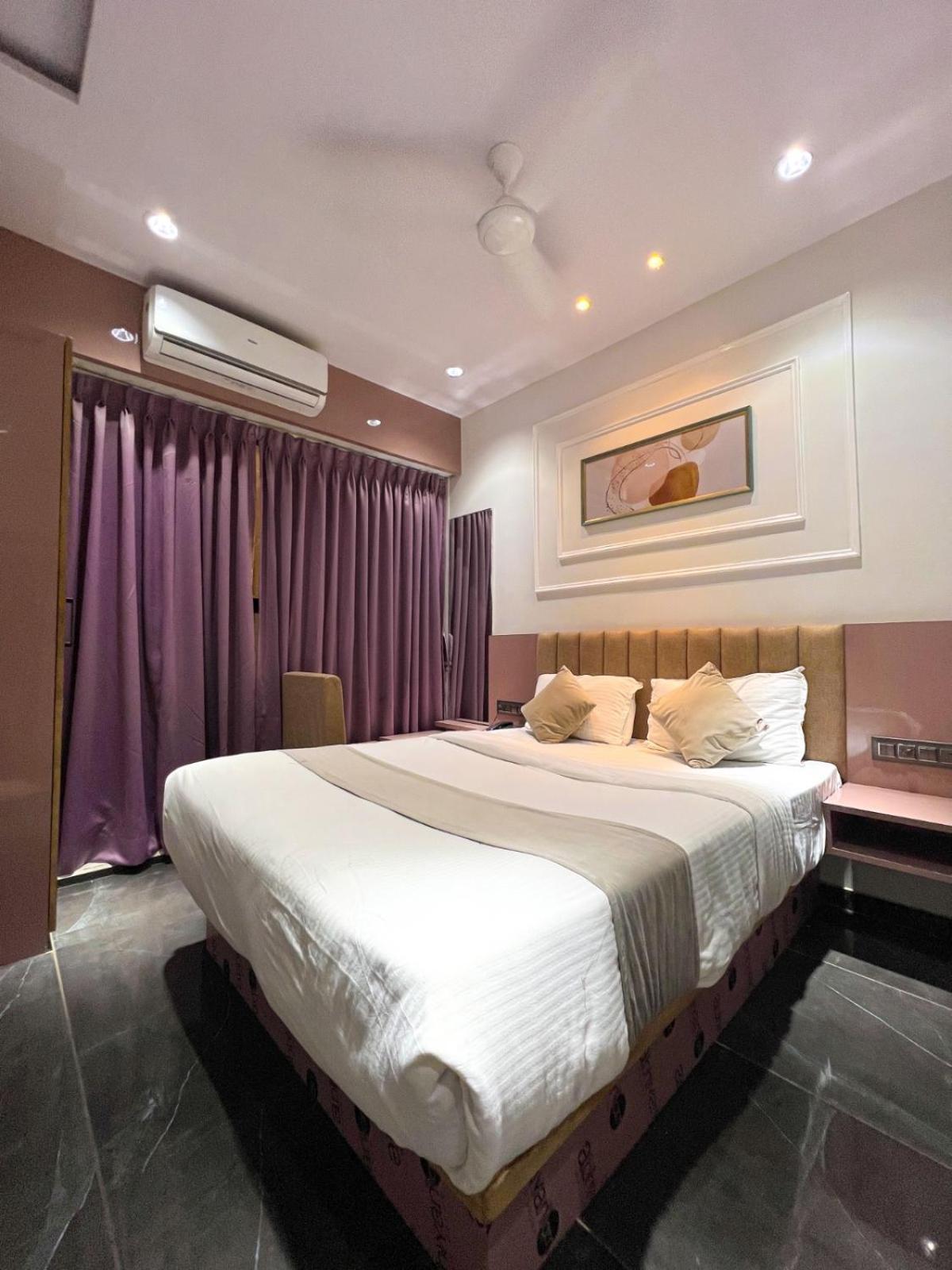 Hotel Czar Inn Surat Ngoại thất bức ảnh