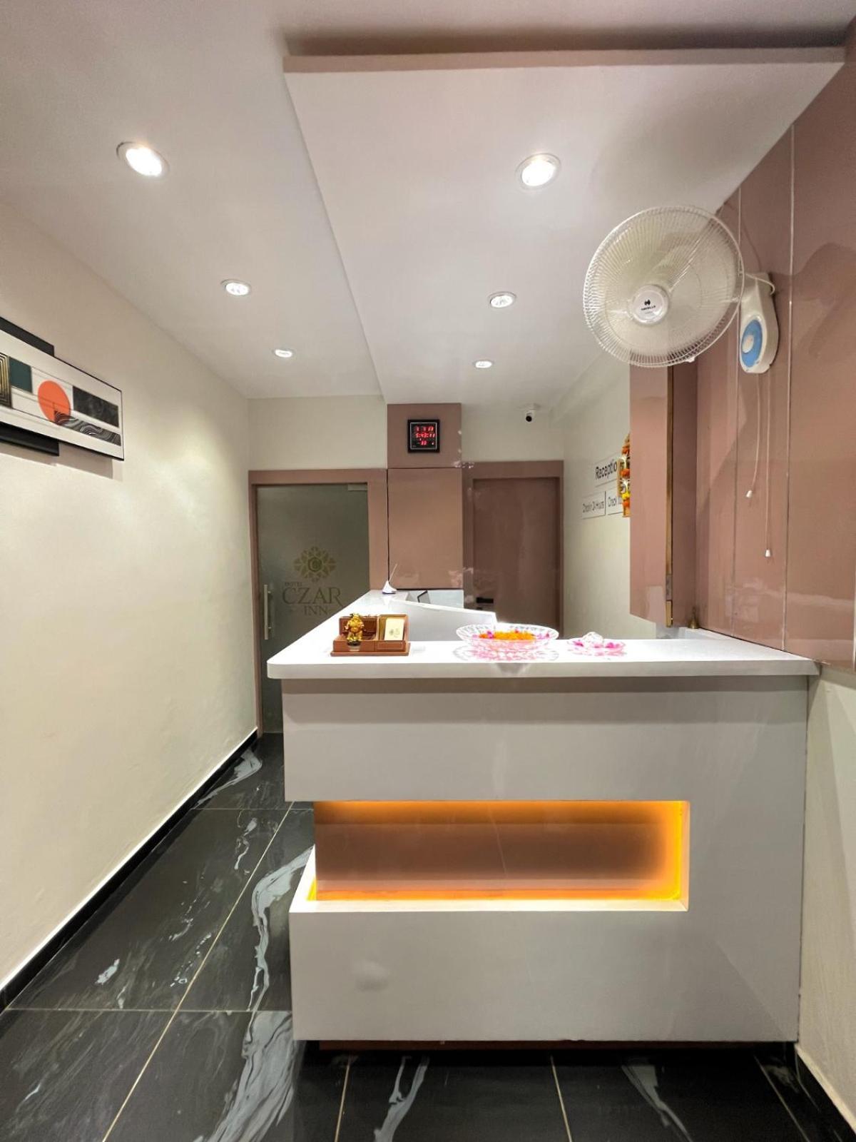 Hotel Czar Inn Surat Ngoại thất bức ảnh